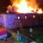 Un incendio destruye el bar y albergue El Refugio de La Faba (León).- ICAL