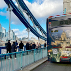 Un autobús de Londres circula con publicidad turística de Segovia. ICAL