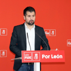 El secretario general del Partido Socialista de Castilla y León, Luis Tudanca, ayer en la provincia leonesa. / ICAL
