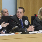 Los abogados de Roberto Hernández y Davinia Muñoz junto a la fiscal, ayer, en Burgos, en la sede del Tribunal de Justicia de Castilla y León. - ISRAEL L. MURILLO