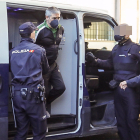 El acusado de matar a Laura Luelmo, Bernardo Montoya, llega a la Audiencia de Huelva. E. P.