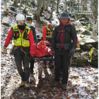 Rescatan a un varón de 70 años tras sufrir una rotura de peroné en la ruta de la Tejeda de Tosande (Palencia). -ICAL