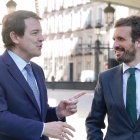 El presidente de la Junta, Alfonso Fernández Mañueco, junto a Pablo Casado. - EP