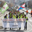 Última etapa de la marcha a pie en defensa de la sanidad pública de Laciana y del Bierzo, con llegada al hospital del Bierzo.- ICAL