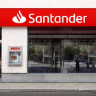 Fachada de una sucursal del Banco Santander. Imagen de archivo. EP
