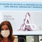 La consejera de Empleo, Ana Carlota Amigo, presenta la iniciativa para impulsar al sector artesano de Castilla y León. - ICAL