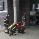 Desalojo en el centro comercial El Bulevar por incendio en una cocina de un restaurante. ICAL