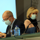 El vicepresidente, Francisco Igea, y la consejera de Sanidad, Verónica Casado tras el Consejo de Gobierno. / ICAL