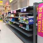 Supermercado Dia en Aranda de Duero con carteles que anuncian la liquidación.- L. V.