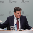 El consejero de Economía y Hacienda y portavoz de la Junta, Carlos Fernández Carriedo, comparece en rueda de prensa posterior al Consejo de Gobierno. ICAL