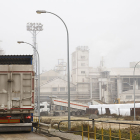 Un camión de remolacha entra en las instalaciones de la molturadora de AB Azucarera en Toro (Zamora), en una imagen de archivo. ICAL