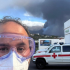 El voluntario salmantino Alejandro Rodríguez muestra la niebla volcánica tras la erupción en La Palma . FOTO CEDIDA POR CRUZ ROJA