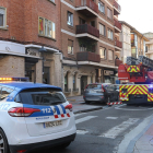 Bomberos de Palencia intervienen la explosión en la calle Colón.- ICAL