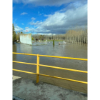 Inundación en el área recreativa de la isla de Cebrones del Río, León - E.M.
