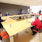Los máximos representantes autonómicos de UGT, CCOO y Cecale se reunen con el portavoz del Partido Popular en las Cortes de Castilla y León, Raúl de la Hoz.- ICAL.