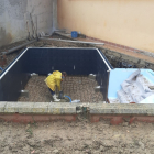 Trabajos de construcción de una piscina esta semana en una finca particular en la provincia de Palencia. EM