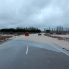 Carretera de Segovia inundada por las fuertes lluvias.- ICAL