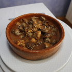 Ración de caracoles guisados en el restaurante El Brezo de Palencia. - ICAL