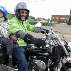 Susana monta por primera vez en moto desde que está en silla de ruedas