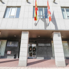 Sede de la Consejería de Familia en la calle Mieses de Valladolid, en régimen de alquiler desde 2005, alcanza 680.000 euros de renta anual. / EM
