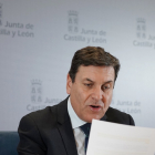 El portavoz de la Junta de Castilla y León, Carlos Fernández Carriedo, en la rueda de prensa posterior al Consejo de Gobierno.- ICAL
