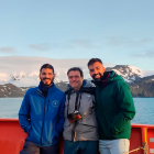 Dimitris Evangelinos, José Abel Flores y Adrián López Quirós, a bordo del Hespérides en la Campaña Antártica Española. E.M.