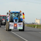 Una de las comitivas de tractores hacia Madrid, en la N-601 a la altura de la localidad vallisoletana de Bocigas. PHOTOGENIC
