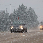 La nieve dificulta el tráfico en la N-630 a la altura de Sariegos (León)