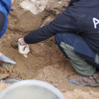 Excavación de una fosa para encontrar los restos Pedro de la Calle, el pastor socialista fusilado por unos falangistas.