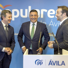 El presidente del PP de Ávila, Carlos García, el secretario general, Pablo Martín, y el portavoz, Jorge Pato, en la comparecencia. ICAL