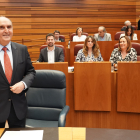 El Procurador del Común, Tomás Quintana, presenta su informe anual en el Pleno de las Cortes, este martes en Valladolid. / ICAL