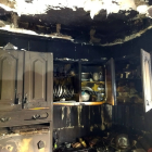 Los Bomberos de Ponferrada sofocan un incendio en el interior de una vivienda en Parandones