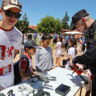 Exhibición de la Policía Nacional ante los niños y niñas de la Escuela 100x100 Deporte