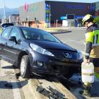 Accidente de tráfico en la glorieta de la Gasolinera de Carrefour, en Ponferrada