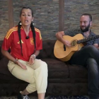 Isabel Aaiún dedica una versión de su 'Potra Salvaje' a la Selección Española