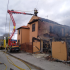Un incendio provoca daños materiales en una vivienda de dos plantas de Cacabelos (León).