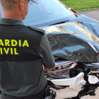 Estado en el que quedó el vehículo de la Guardia Civil tras el incidente.