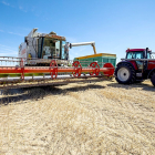 Cosechadora en un campo de cereal de la provincia de Ávila. ICAL