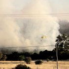 Uno de los diez helicópteros e hidroaviones utilizados en el operativo de extinción del incendio de Trabazos, en la provincia de Zamora.