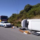 Lugar del accidente que ha requerido la actuación de los bomberos de Ponferrada. - AYUNT PONFERRADA

El Servicio Municipal de Bomberos del Ayuntamiento de Ponferrada ha rescatado este lunes a un hombre de 41 años que sufrió un accidente de tráfico y quedó en el interior de su furgoneta en la carretera LE-751, a la altura del municipio de Fabero (León).

SOCIEDAD 
AYUNT PONFERRADA