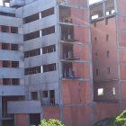 Edificio en construcción abandonado en Arroyo de la Encomienda (Valladolid).