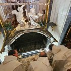 Primera fase del estudio del sepulcro y las reliquias de Santa Teresa de Jesús, en Alba de Tormes (Salamanca).