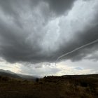 Un tornado a su paso por la localidad abulense de Riofrío.