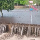 El agua cargada de ceniza se derrama por Monterrubio de la Demanda