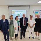 El consejero de Sanidad, en el centro, ha visitado el centro de salud de Salas de los Infantes