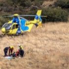 Los servicios de emergencias evacúan a un varón herido por un disparo en una montería en El Espinar
Un varón de 44 años ha sido evacuado tras resultar herido por un disparo en el abdomen en una montería en la zona de La Umbría, en el término municipal de El Espinar (Segovia), según datos del 112 Castilla y León recogidos por Europa Press.

SOCIEDAD 
112 CYL