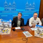 El teniente de alcalde y concejal de Turismo; Iván Alonso, la concejal de Deportes, Eva González; el presidente de AMUSBI, Rubén Arteaga; y el secretario de AMUSBI, Alberto González en la presentación del Campeonato