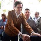 El ministro de Transformación Digital y Función Pública, Óscar López, participa en la Fiesta de la Rosa del Partido Socialista de Laciana.