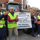 Concentración ante los juzgados de Benavente, donde se celebra el juicio a un agricultor y un ganadero por los disturbios en las protestas agrarias celebradas en marzo.