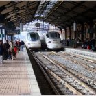 Viajeros en la estación Campo Grande de Valladolid